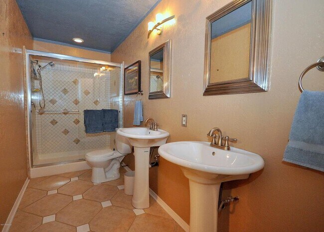 Building Photo - 2057 Heavenly Pl