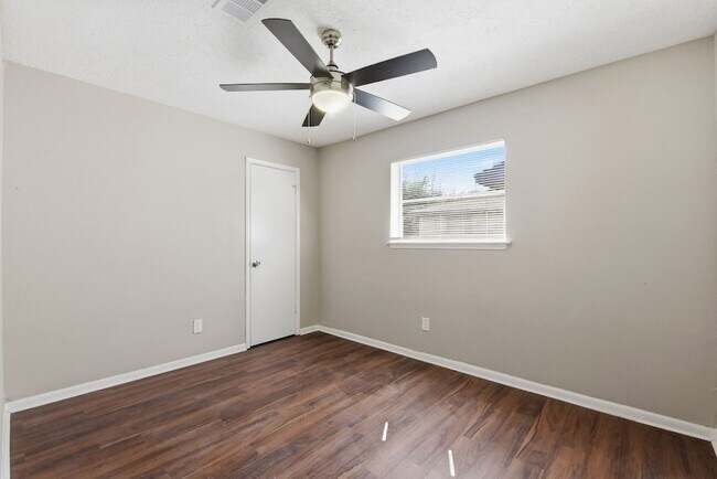 Building Photo - 3120 Royal St