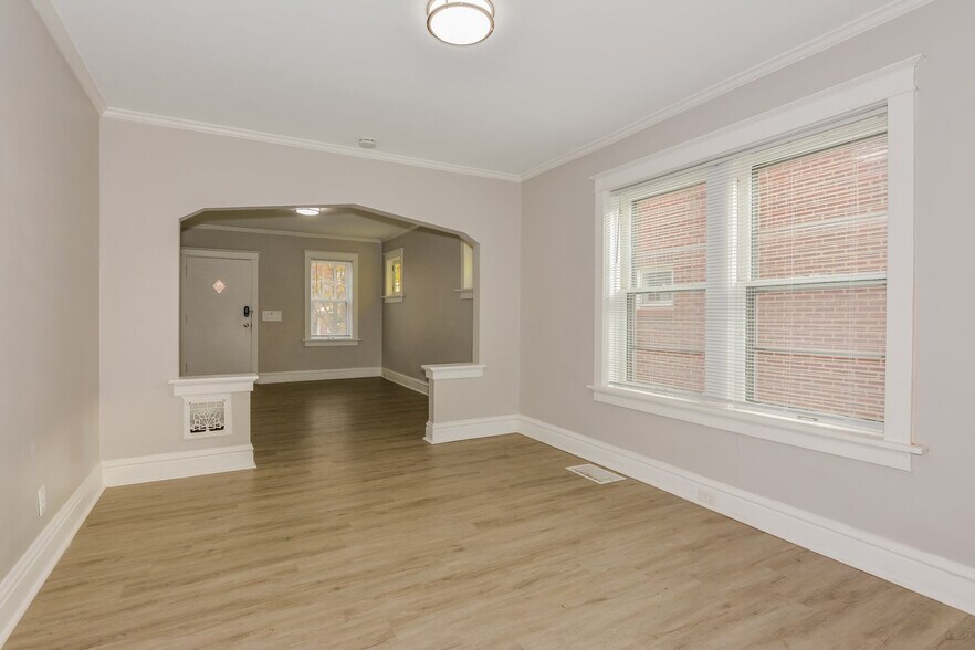 Building Photo - 4021 S Spring Ave