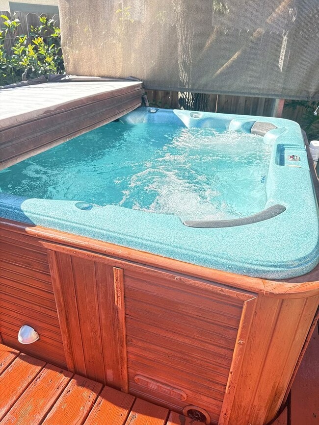 Building Photo - Wonderful 4 bedroom home in Clovis offering a pool, spa, 3 car garage, potential RV and or boat s...