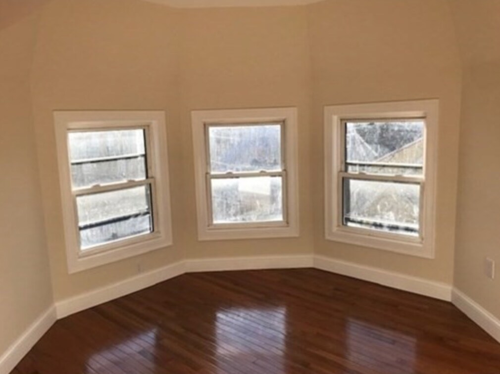 Building Photo - 13 Holmes St