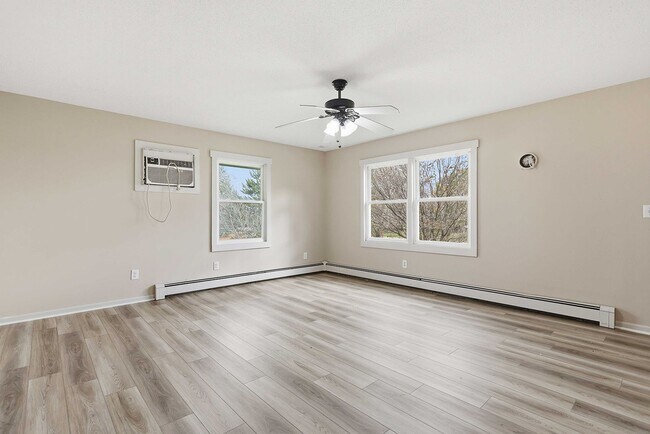 Building Photo - 1681 Mahogany St