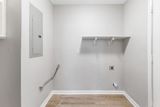 Building Photo - 3 Bedroom Pet Friendly Home For Rent!