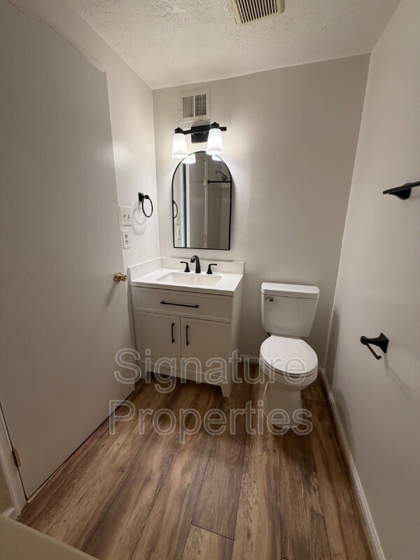 Building Photo - 9397 London Tower Ct