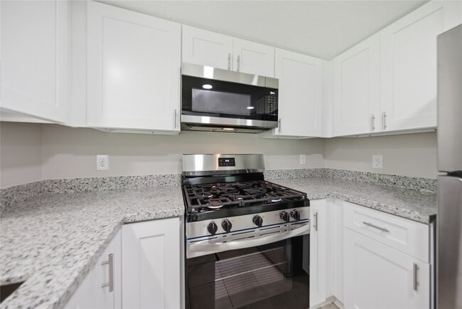 Building Photo - 21 Oldstream Ct