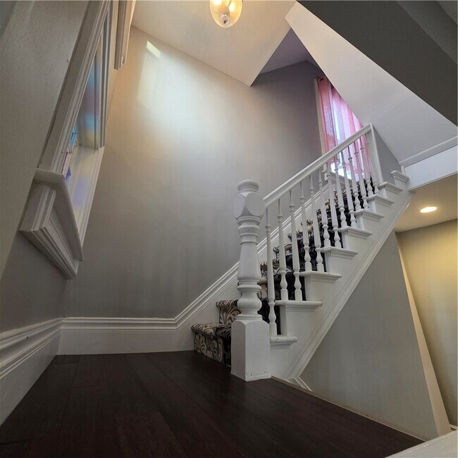 Building Photo - 149 Adam St