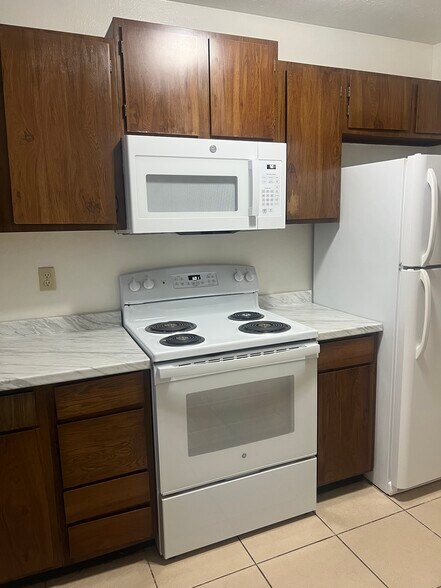 Building Photo - 629 Kingman Ave