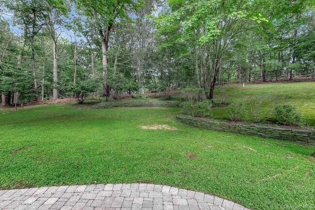 Building Photo - 451 River Rd