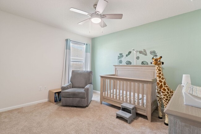Building Photo - Gorgeous and Spacious 5/3 Home with Commun...