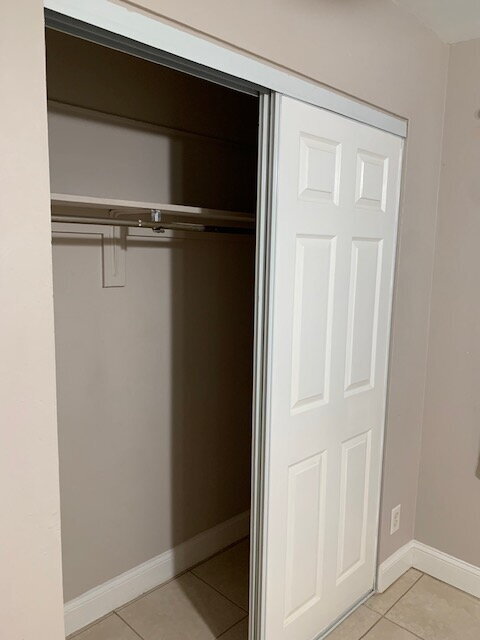 Building Photo - St Petersburg, Two beds/1 bath, laundry  and Yard.