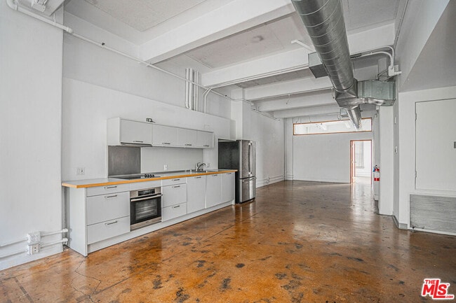 Building Photo - 812 S Spring St