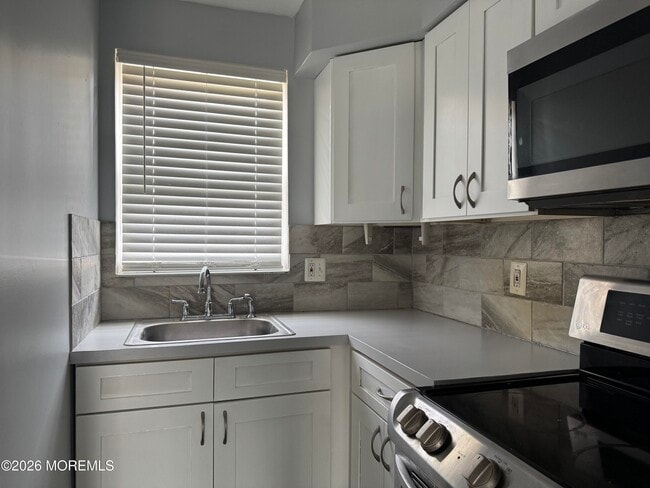 Building Photo - 660 Tara Dr