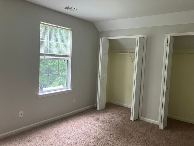 Building Photo - 426 Live Oak Walk