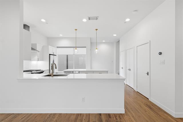 Building Photo - 2111 Bennett Ave