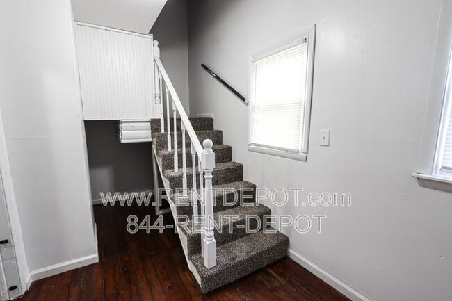 Building Photo - 650 E Maryland St