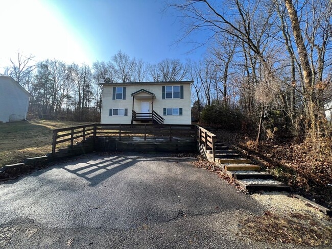 Building Photo - 4 bed 1.5 bath home close to I-44