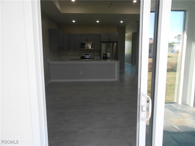 Building Photo - 935 Graystone Ave