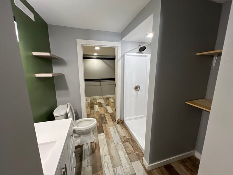 Building Photo - 383 Stewart Rd N