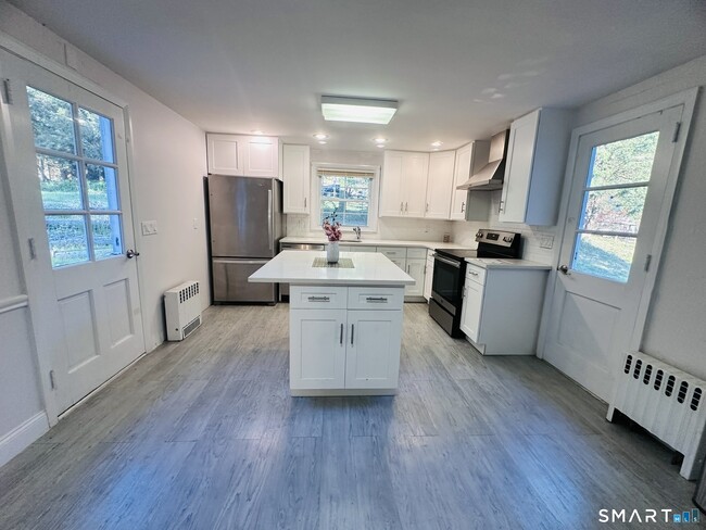 Building Photo - 37 Weed St