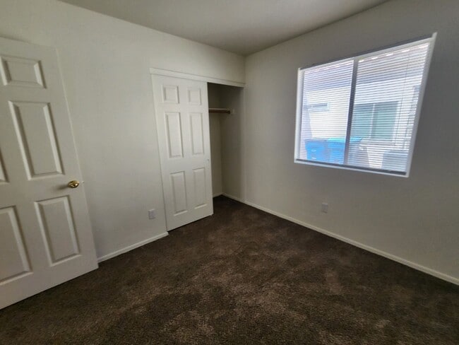 Building Photo - Lovely Single Story Home