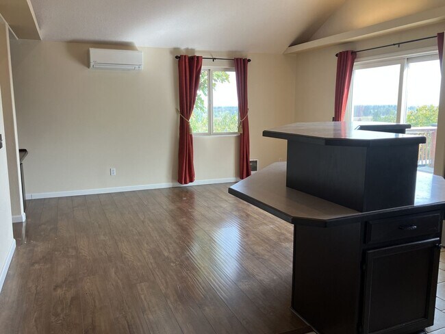 Building Photo - 3096 Deering Dr NW