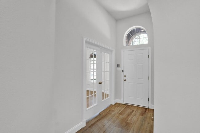 Building Photo - Cute, Quiet and ready NOW