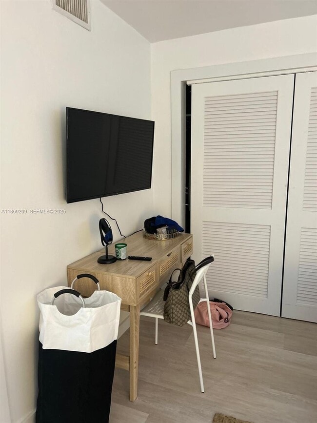 Building Photo - 3036 SW 27th Ave