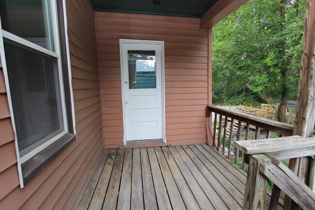 Building Photo - 3556 Beechwood Blvd