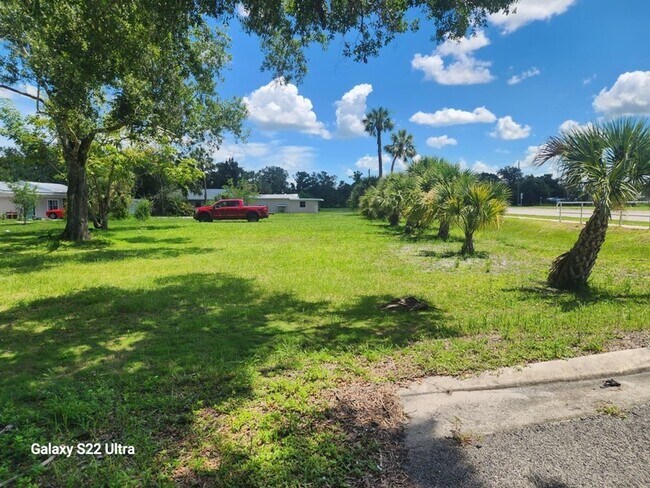 Building Photo - 1821 Los Pinos Rd