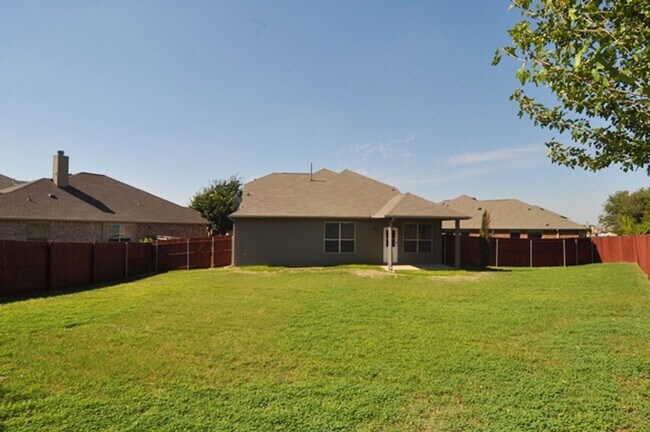 Building Photo - 3521 Twin Pines Dr