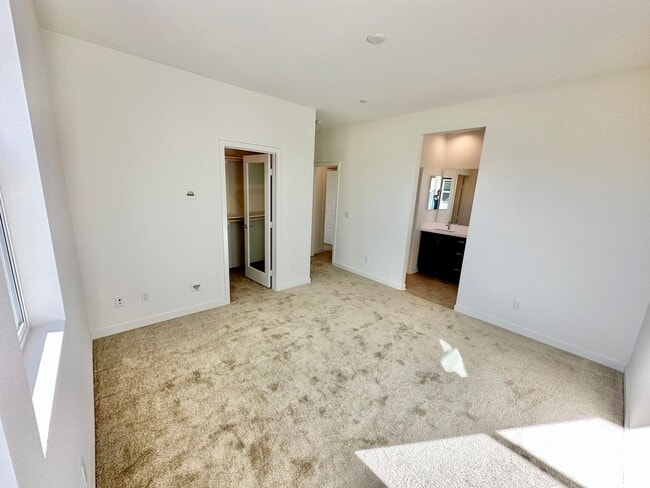 Building Photo - Brand New Townhome Overlooking Mission Valley