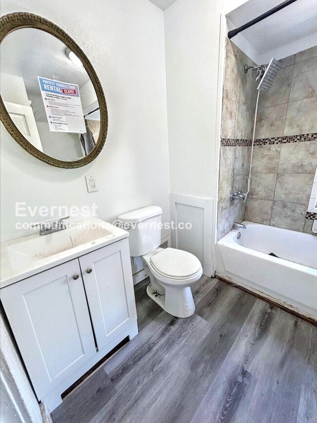 Building Photo - 8002 Bellevue Ave