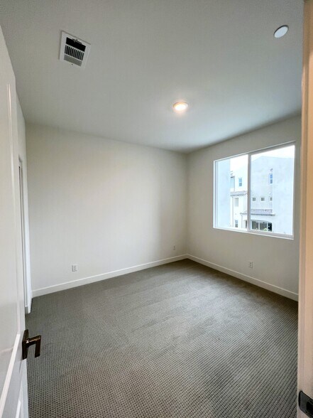 Building Photo - 107 Zawn