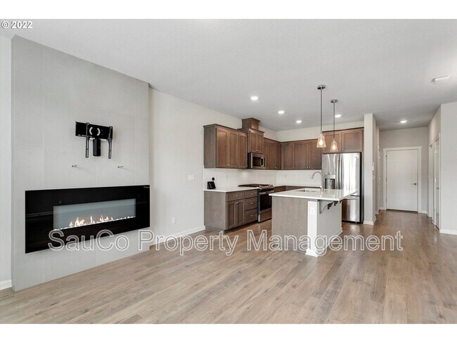 Building Photo - 8037 SE Engelmann St