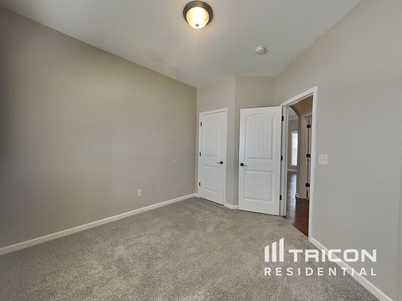 Building Photo - 1430 Raven Rd