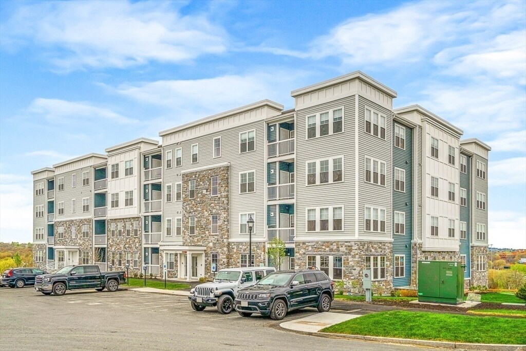 Building Photo - 2 Stratton Dr
