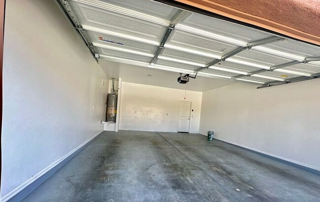 Building Photo - Stunning 4-bedroom, 2-bathroom home located in the vibrant community of Sahuarita, AZ