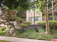 Building Photo - Stunning Playa del Rey Condo Awaits You!