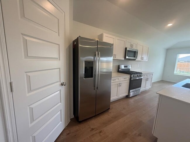 Building Photo - 16213 Maroon Dr