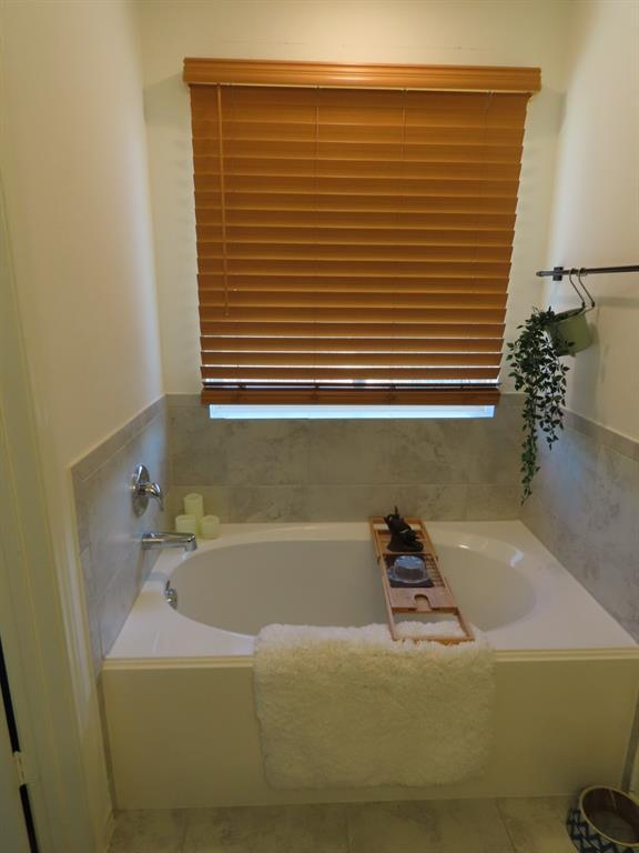 Building Photo - 10629 Sunday Dr