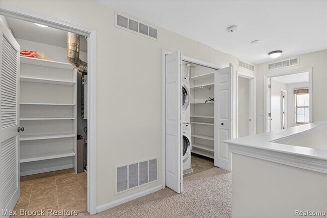 Building Photo - 3255 Camden Dr