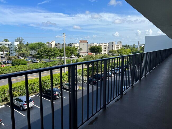 Building Photo - 3138 Via Poinciana