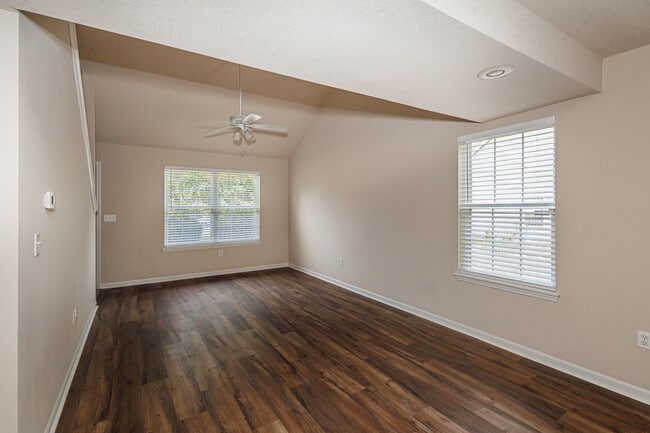 Building Photo - 307 Burnside Dr
