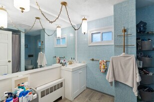 Building Photo - 75 Newton St