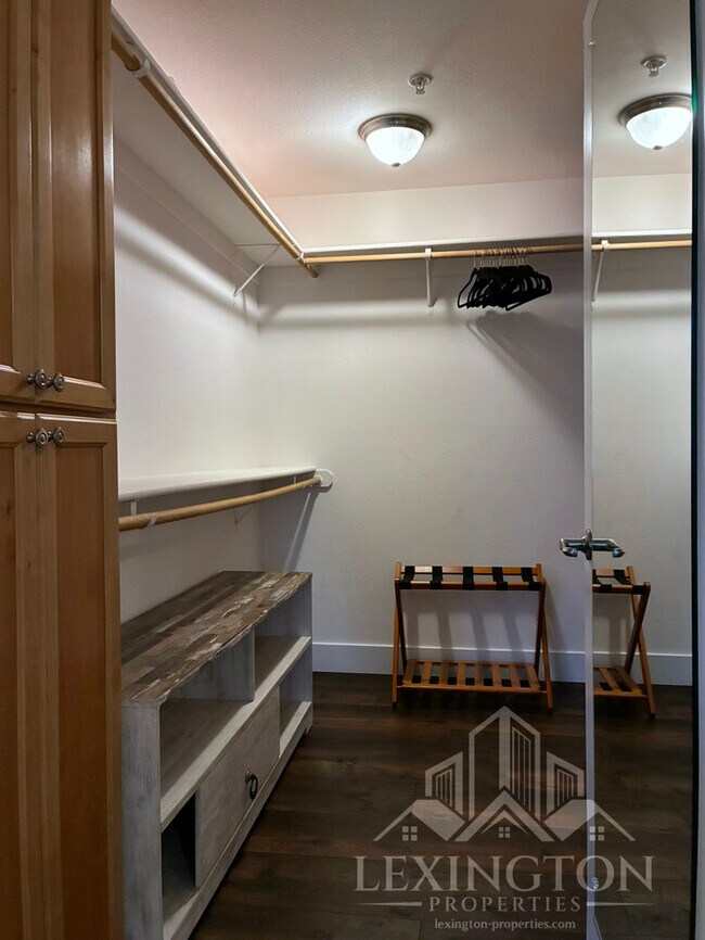 Building Photo - Beautifully Upgraded, 2BD/2BA, Condo Home in The Phoenician, Roseville!