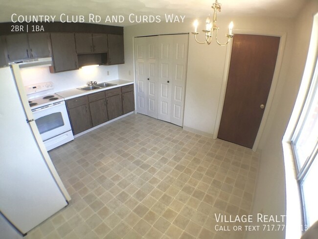 Building Photo - Huge 2-Bed apartment with washer/dryer hoo...