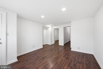 Building Photo - 3816 W Bay Ave