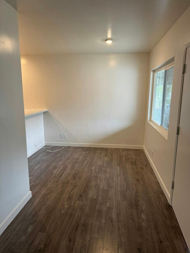 Building Photo - 6436 Whitsett Ave