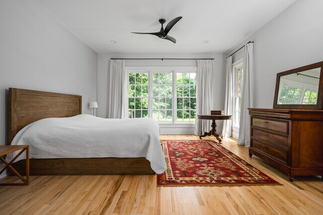 Building Photo - 1280 Becket Dr NE