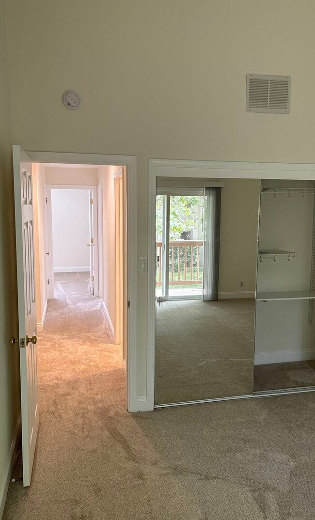 Building Photo - 6056 Elmbridge Dr